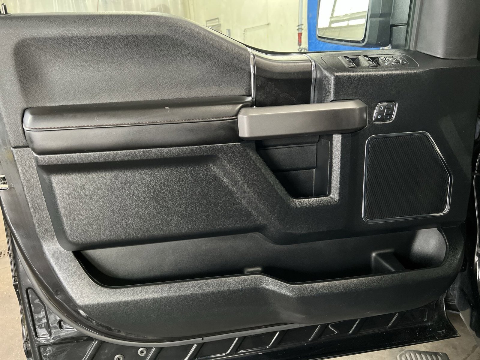 Used 2020 Ford F150 Platinum w/ Equipment Group 701A Luxury image 14