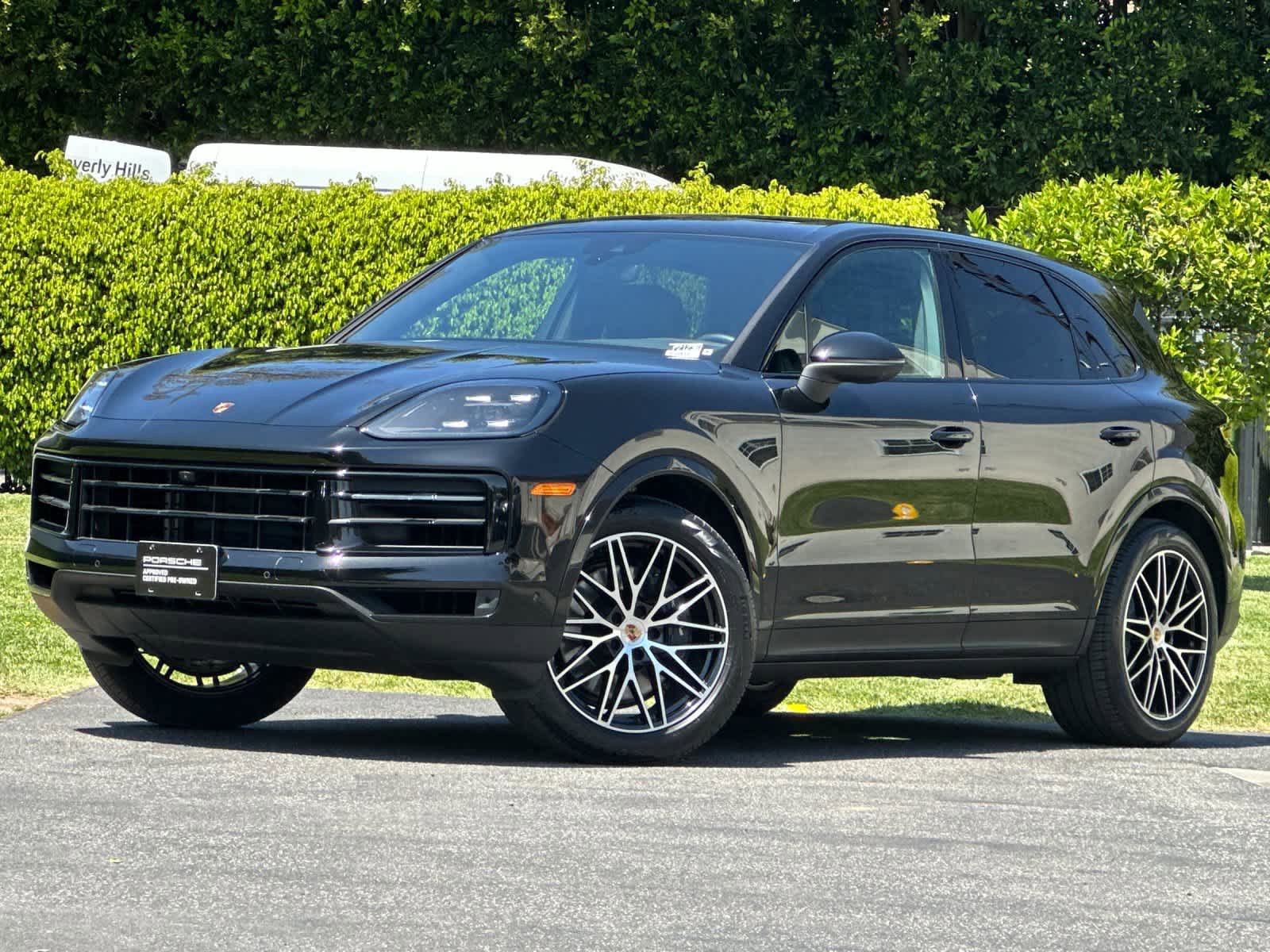 Certified 2025 Porsche Cayenne AWD/4WD image 1