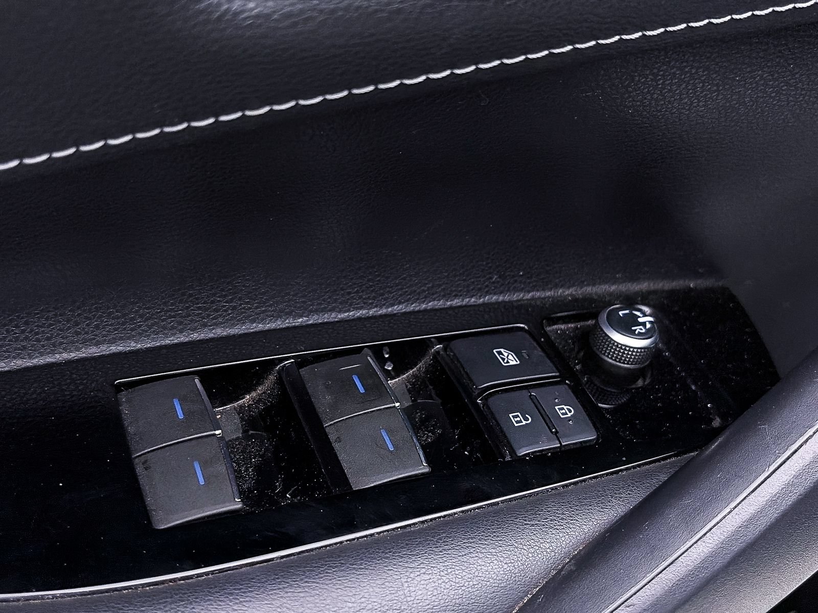 Used 2020 Toyota Corolla SE w/ Protection Package FWD image 15