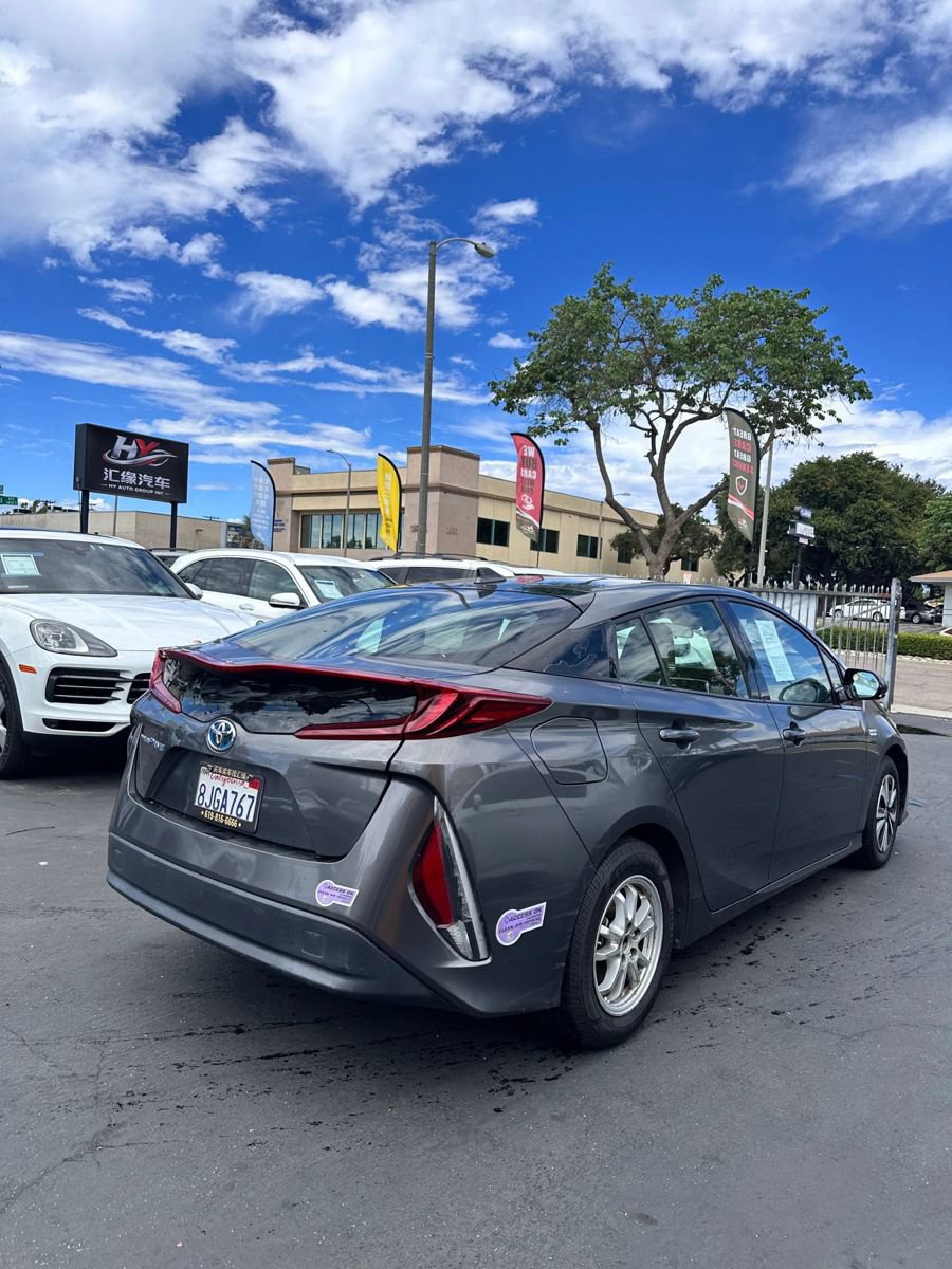 Used 2019 Toyota Prius Prime Plus w/ Preferred Accessory Package FWD image 3