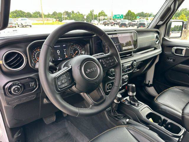 Certified 2025 Jeep Gladiator Overland AWD/4WD image 12