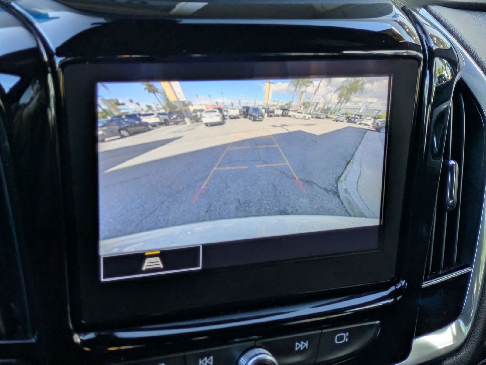 Used 2023 Chevrolet Traverse LT FWD image 19