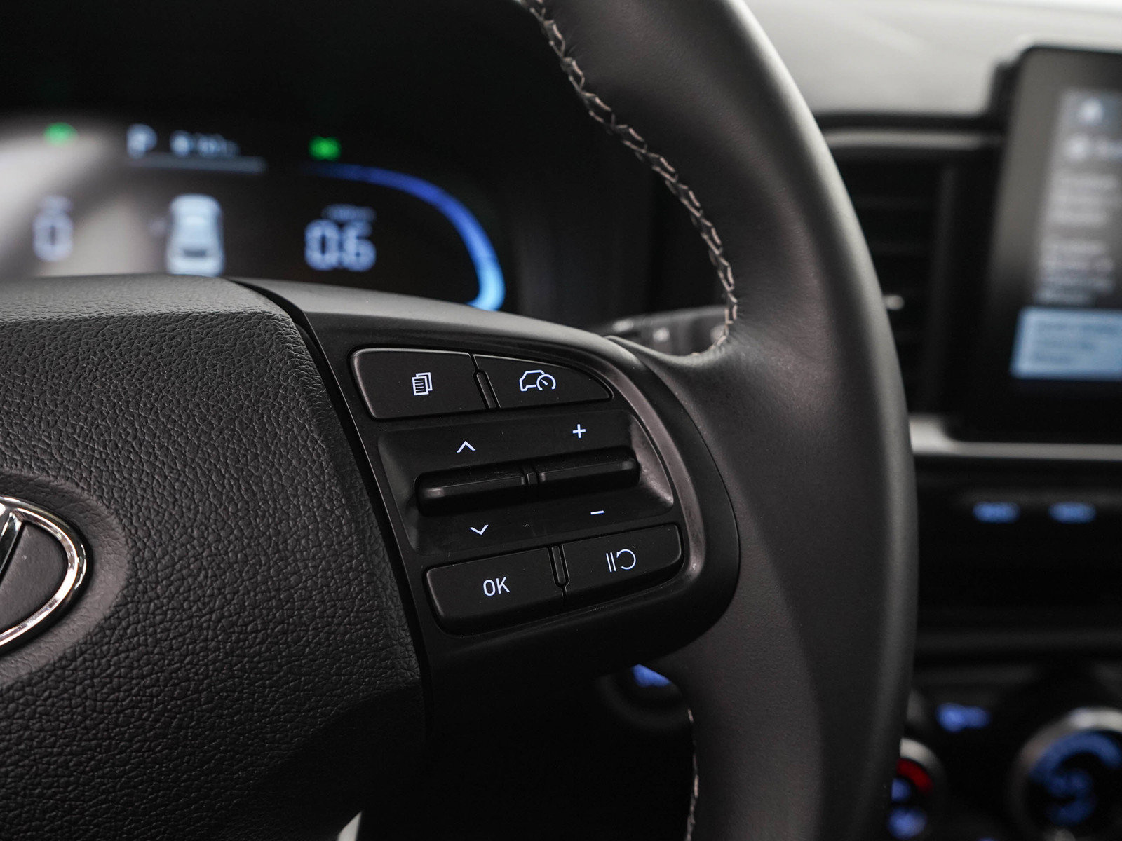 Certified 2024 Hyundai Venue SEL FWD image 24