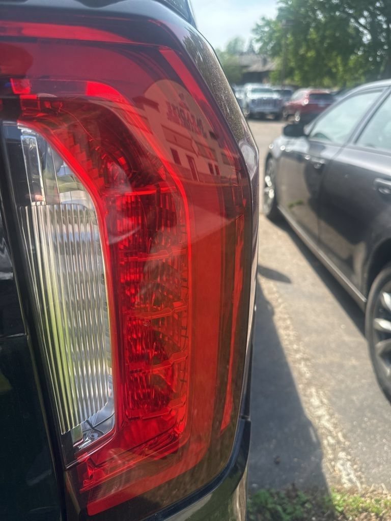 Used 2021 GMC Yukon XL SLE w/ Gmc Pro Safety Plus Package AWD/4WD image 9