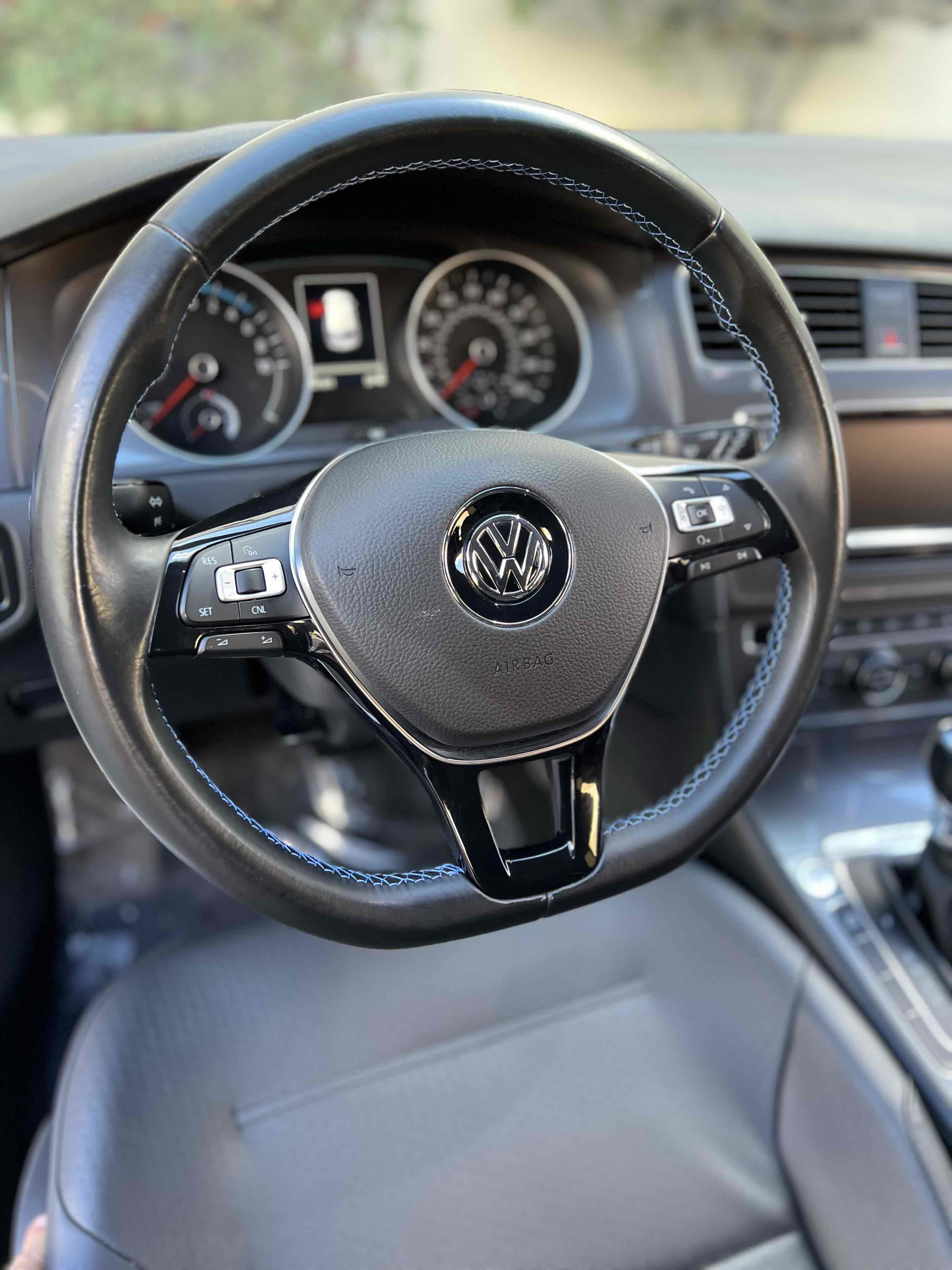 Used 2015 Volkswagen e-Golf SEL Premium FWD image 72