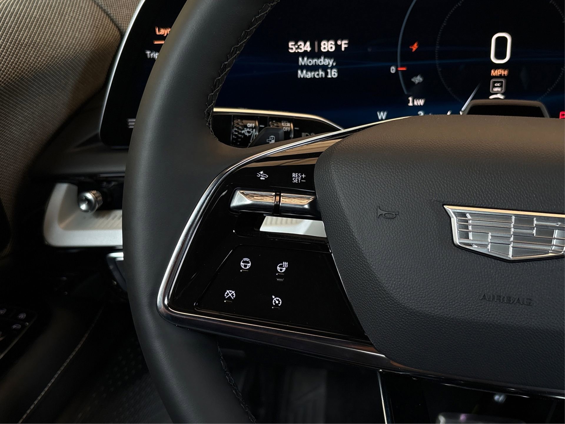 New 2026 Cadillac Optiq Luxury 1 image 28