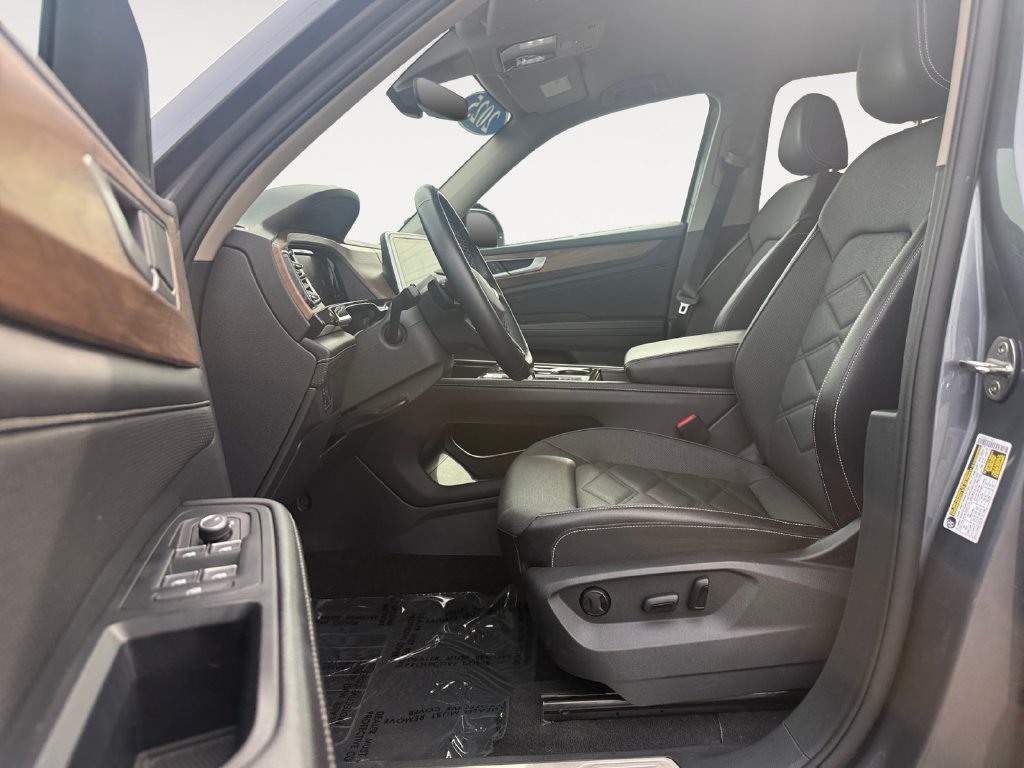 Used 2025 Volkswagen Atlas SE AWD/4WD image 9