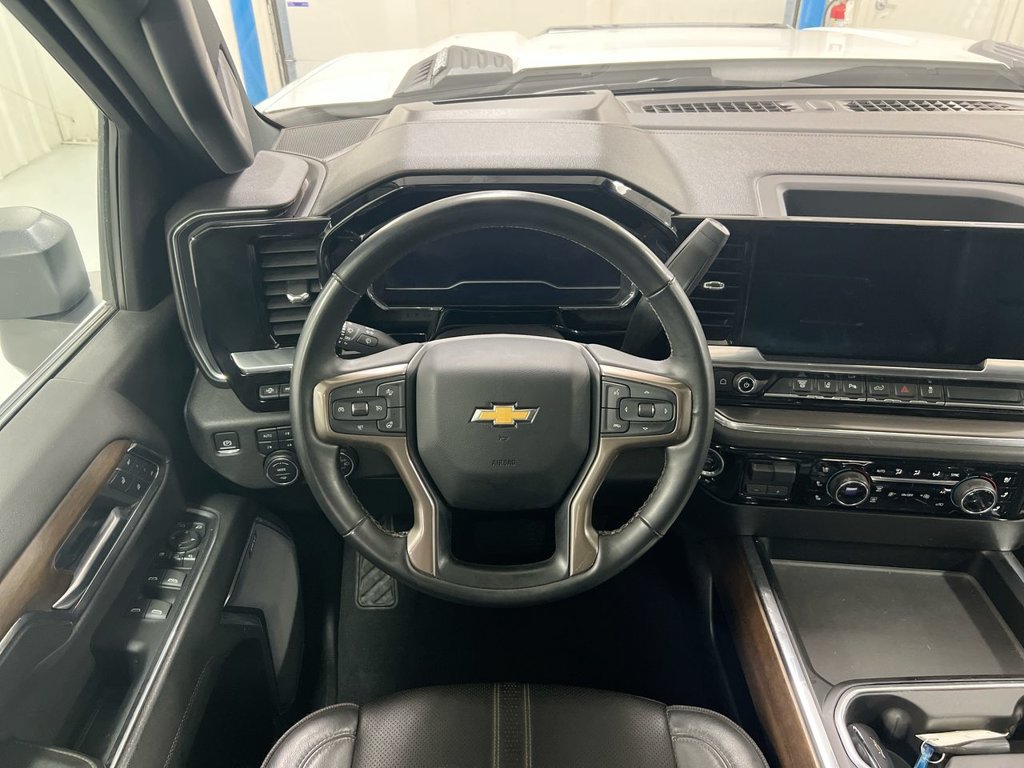 Used 2024 Chevrolet Silverado 2500 High Country w/ Technology Package AWD/4WD image 11