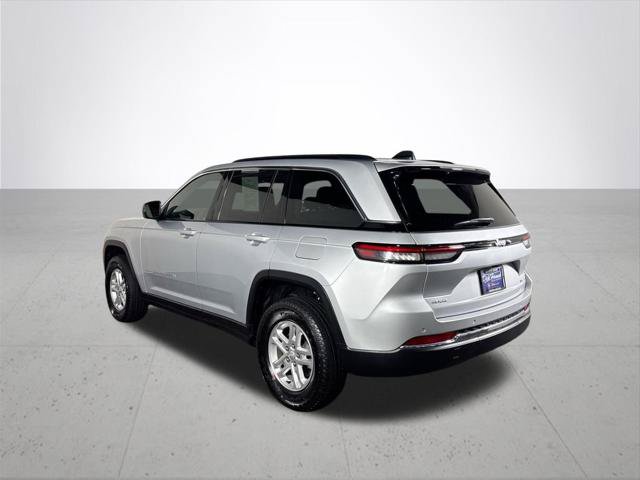 Certified 2025 Jeep Grand Cherokee Laredo w/ Luxury Tech Group I AWD/4WD image 9