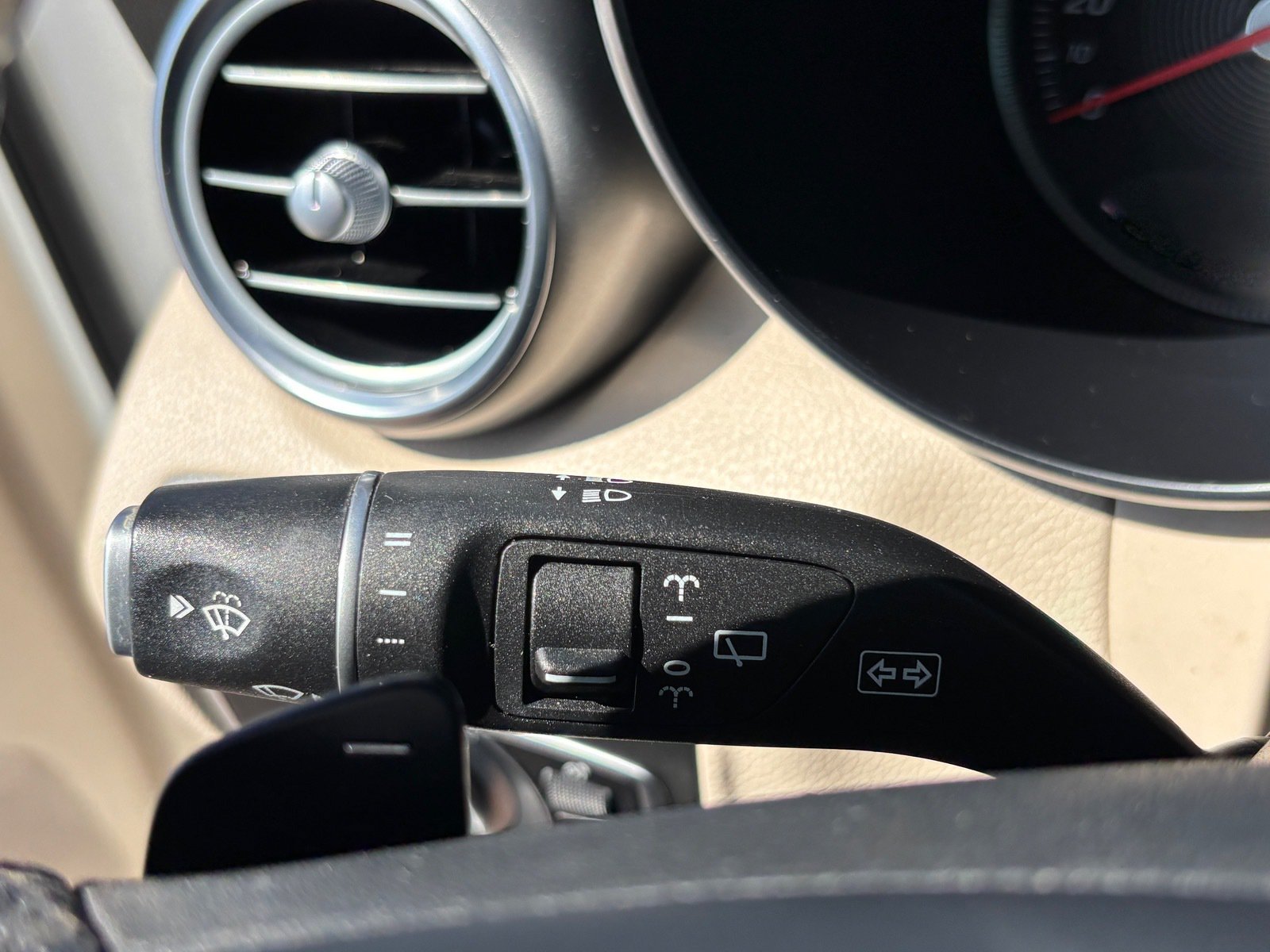 Used 2019 Mercedes-Benz GLC 300 image 24