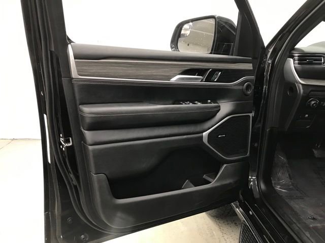 Used 2024 Jeep Wagoneer L Series II w/ Flexible Seating Group image 7