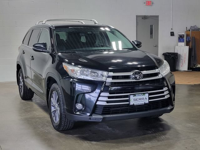 Used 2017 Toyota Highlander XLE AWD/4WD image 4