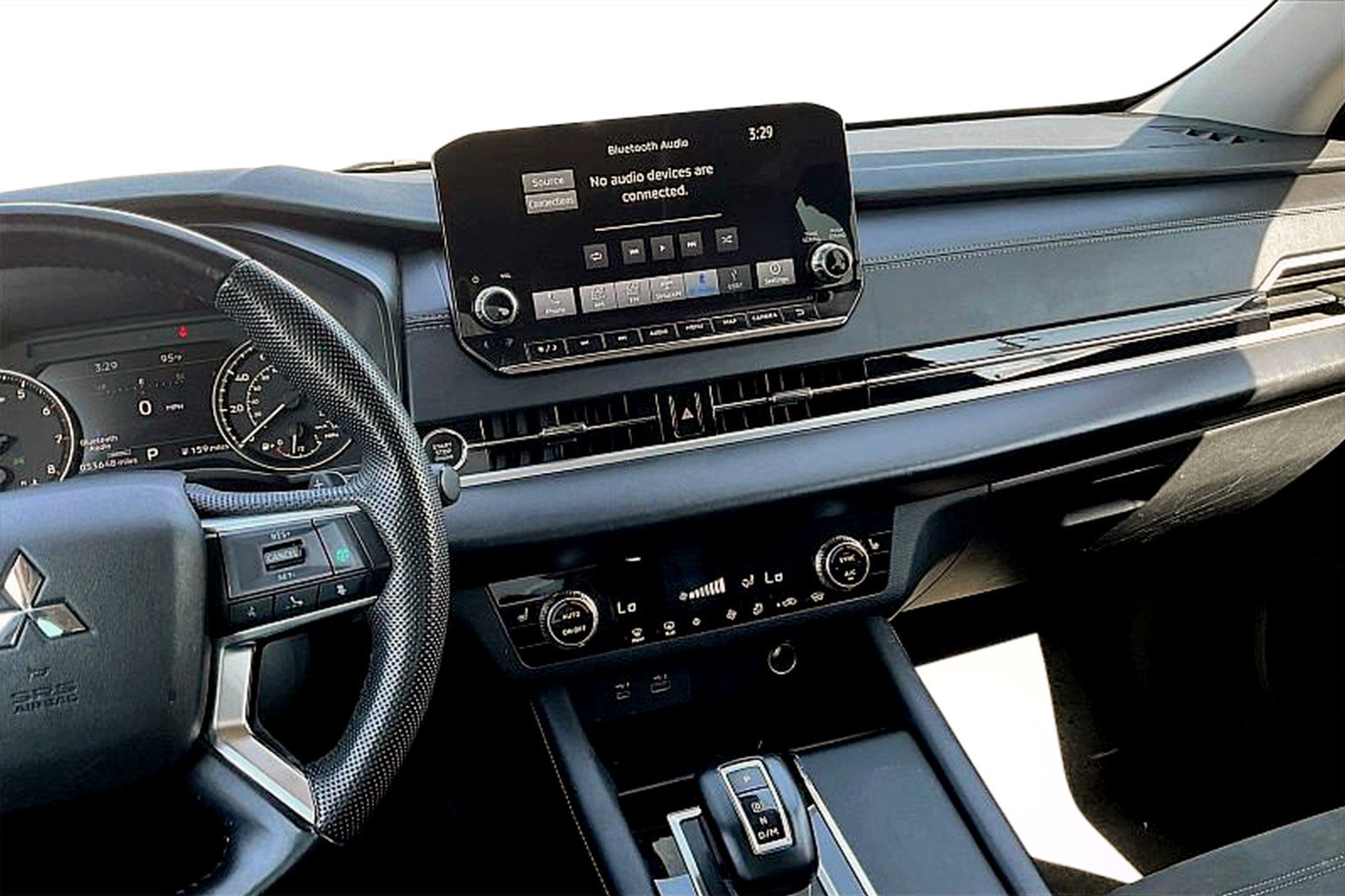 Used 2023 Mitsubishi Outlander SE image 6