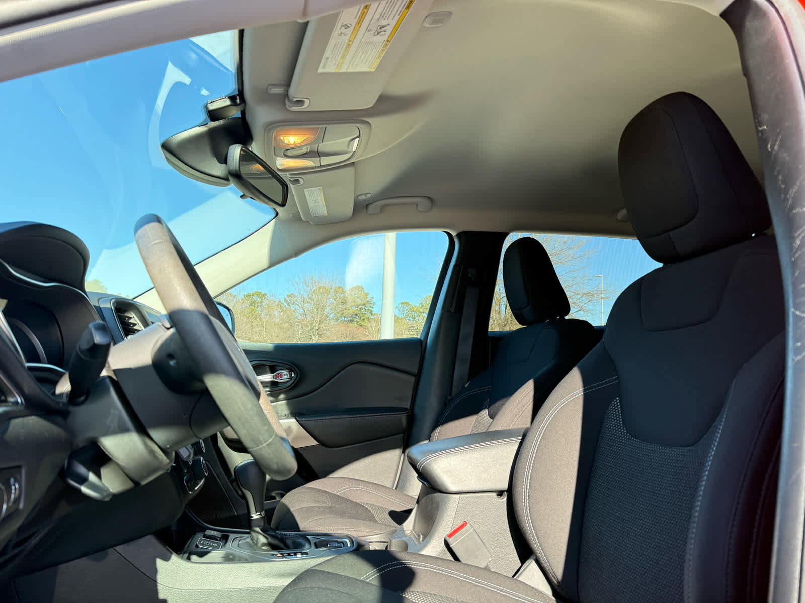 Used 2021 Jeep Cherokee Latitude image 24