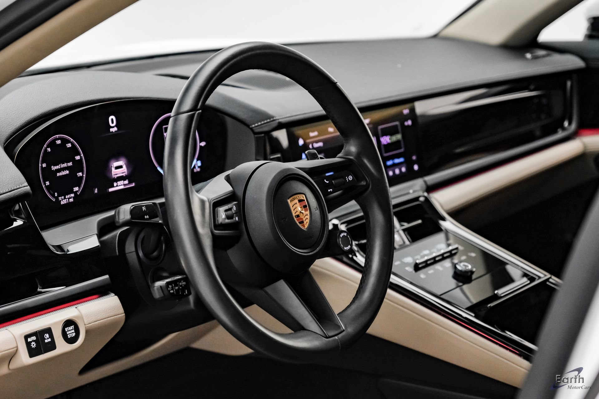 Used 2025 Porsche Panamera w/ Premium Package image 41