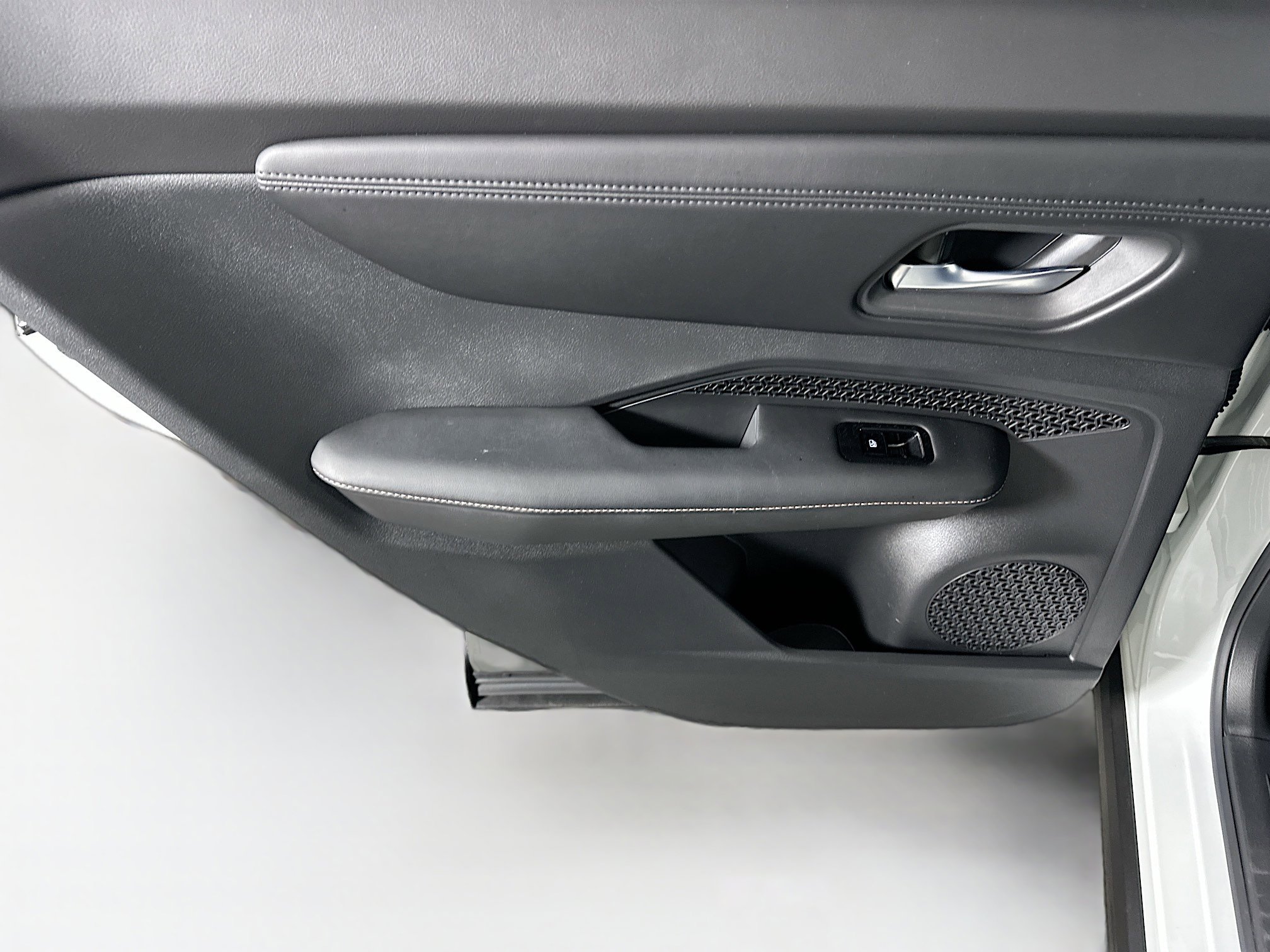 Used 2023 Nissan Ariya VENTURE+ image 26