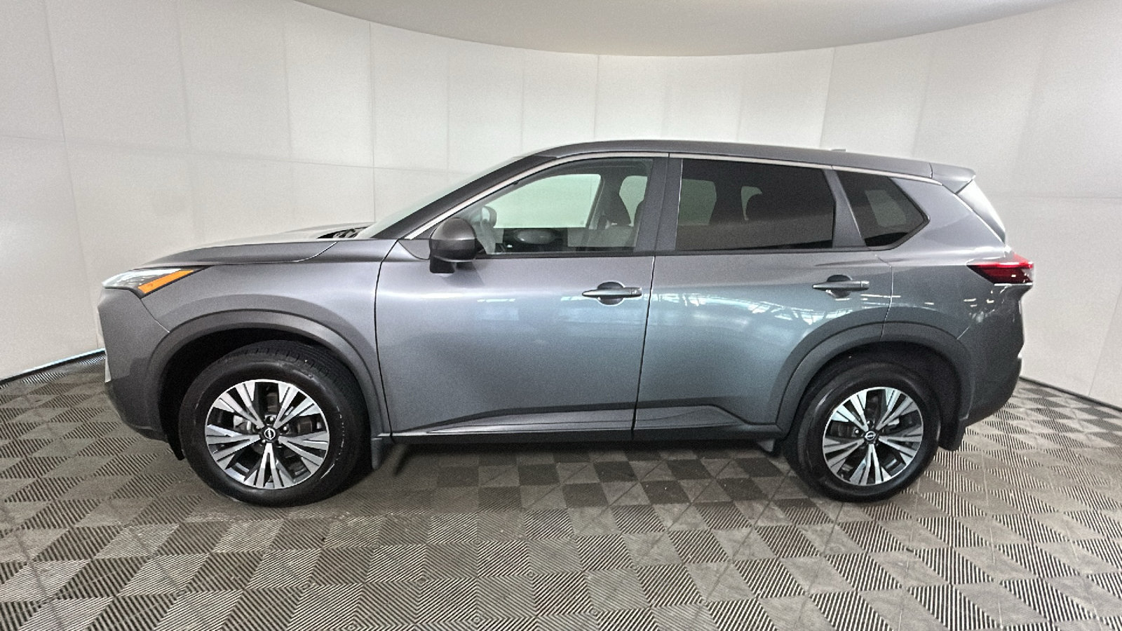 Used 2023 Nissan Rogue SV AWD/4WD image 7