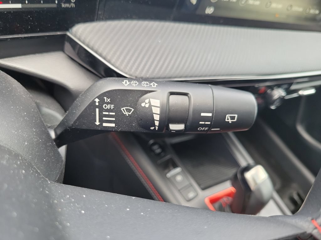 Used 2025 Nissan Kicks SR AWD/4WD image 17