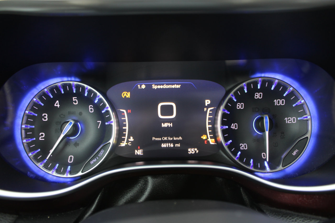 Used 2018 Chrysler Pacifica Limited image 23