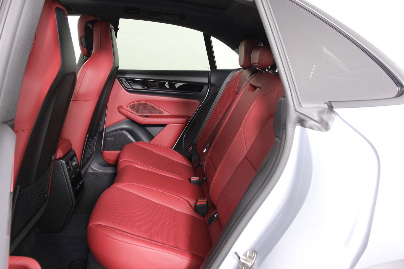 New 2026 Porsche Macan Electric RWD image 18