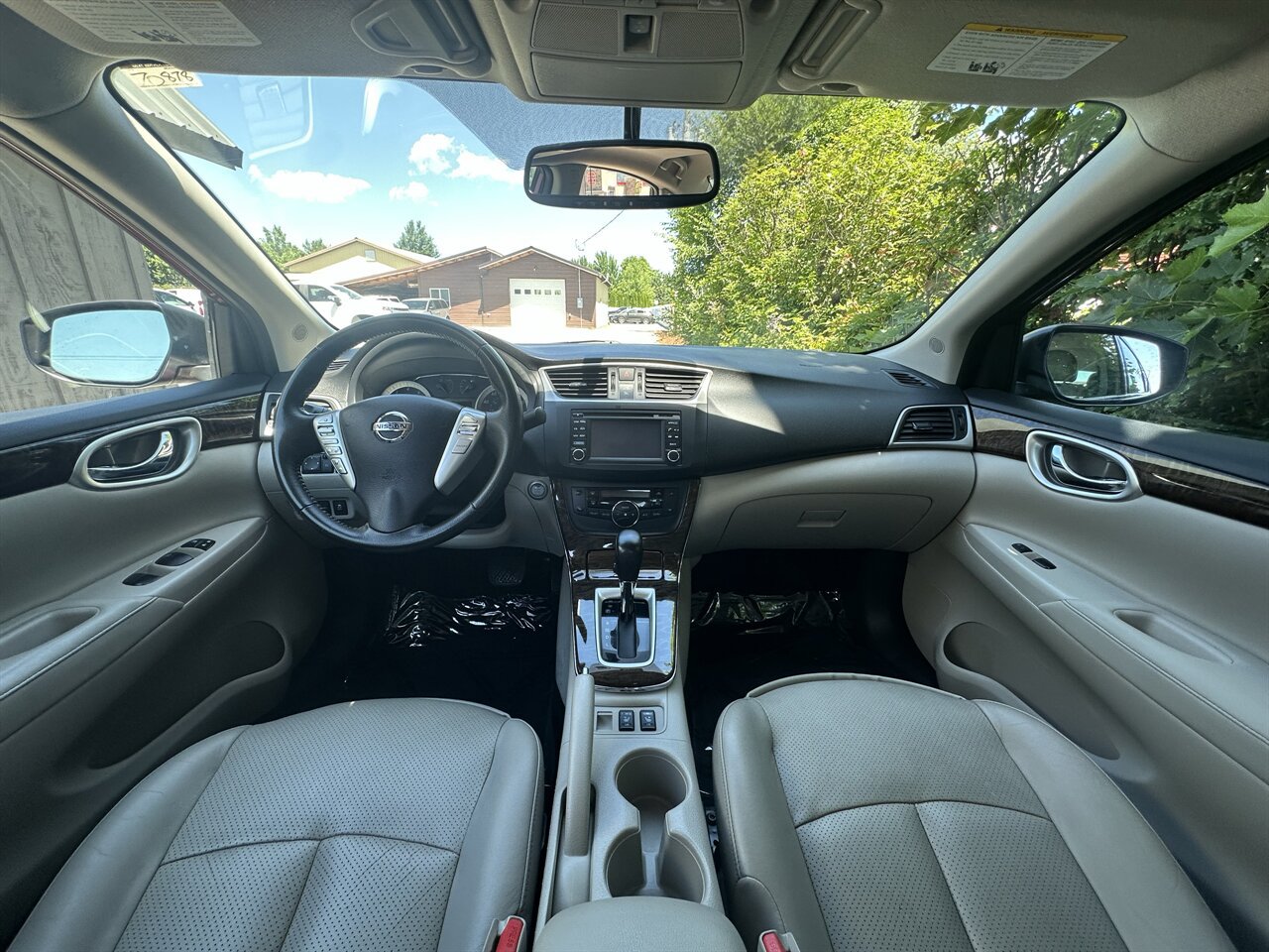 Used 2015 Nissan Sentra SL w/ SL Premium Package FWD image 4