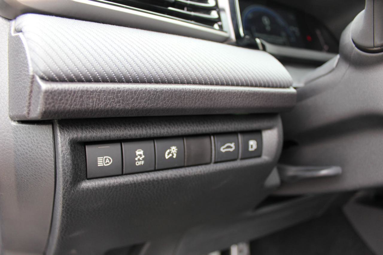 Used 2025 Toyota Camry SE image 15