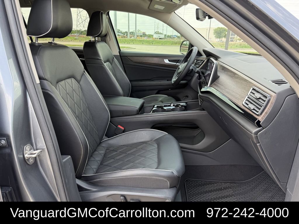 Used 2024 Volkswagen Atlas SEL Premium R-Line AWD/4WD image 33