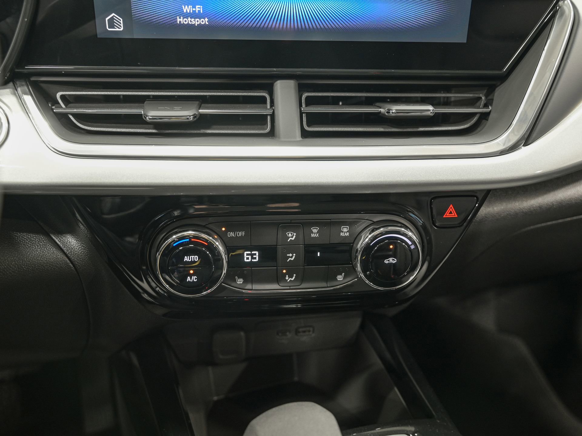 Used 2025 Chevrolet Trax LT w/ LT Convenience Package image 22