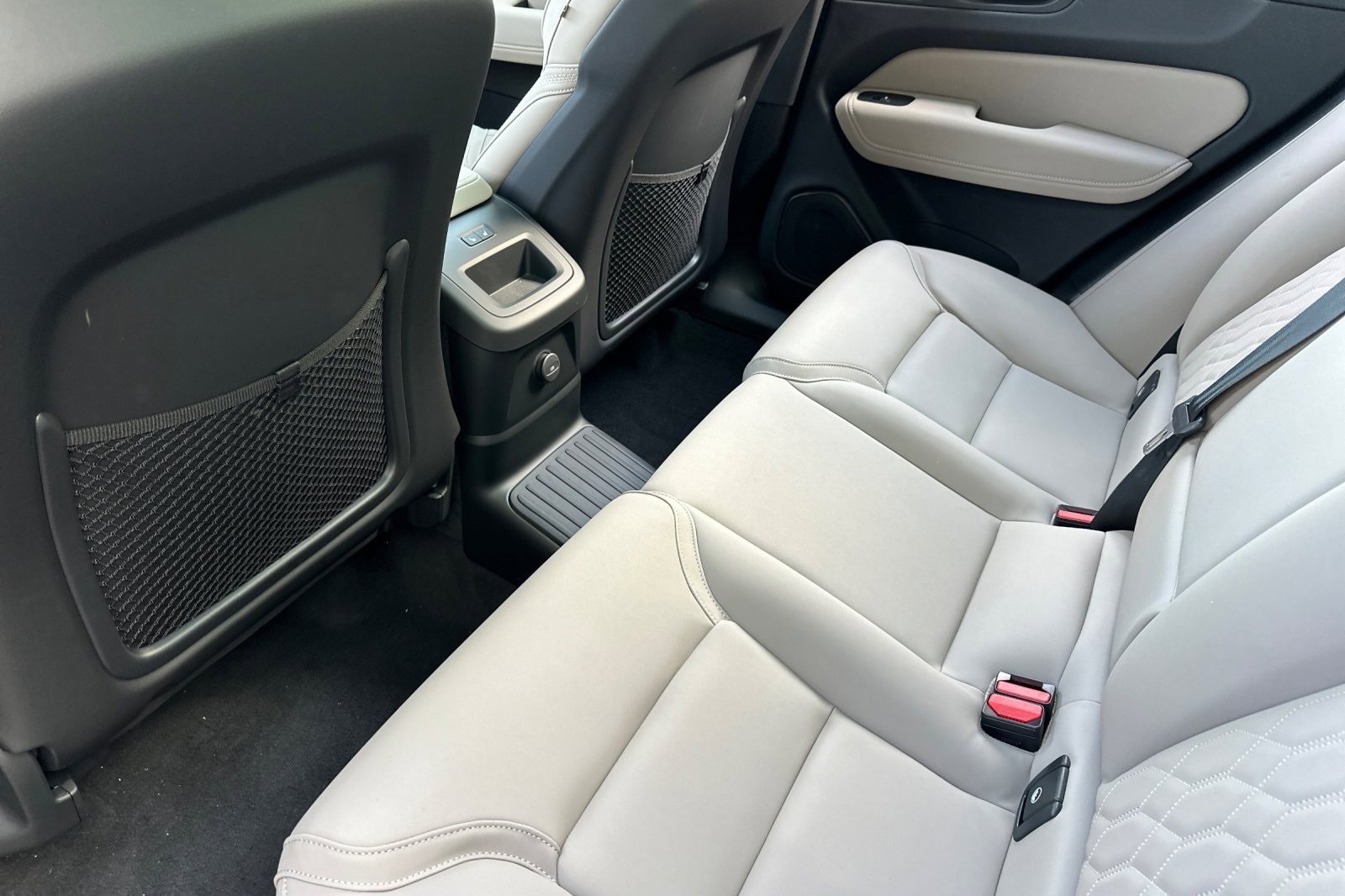 New 2026 Volvo XC60 T8 Plus w/ Climate Package image 4