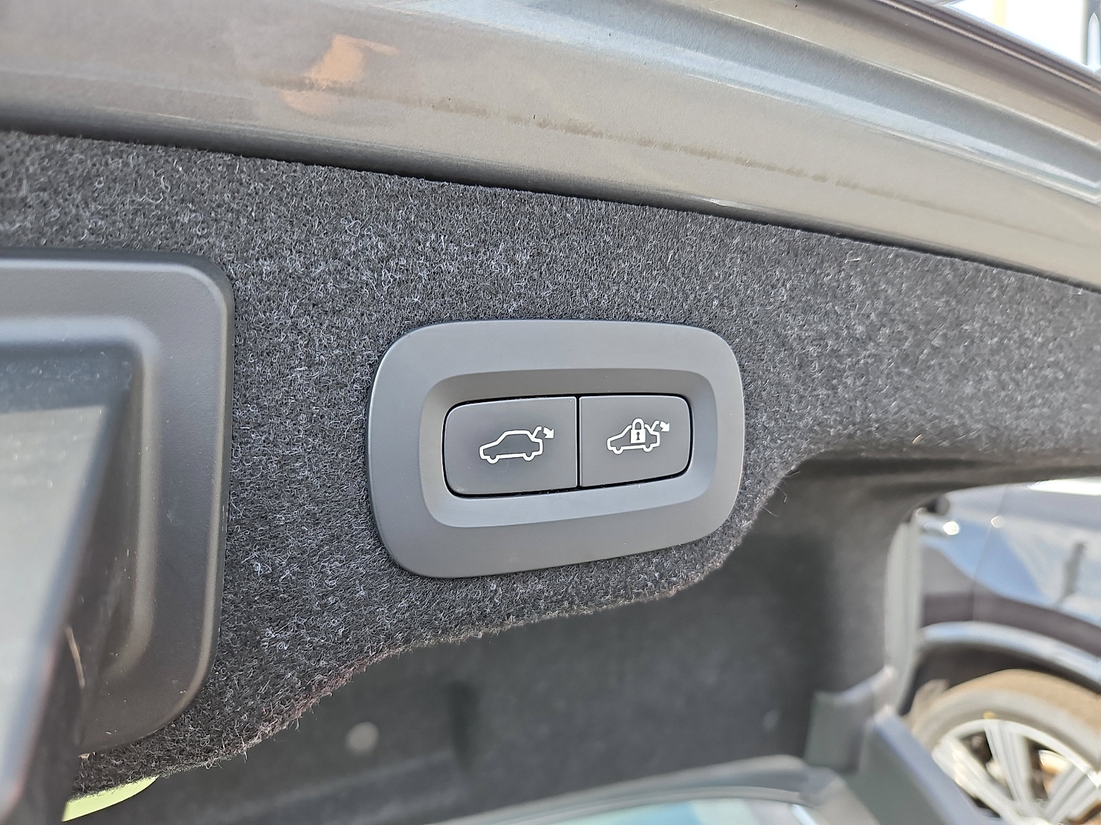 Used 2020 Volvo S90 T6 R-Design image 29