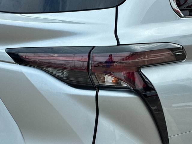 Used 2025 Toyota Sienna XLE FWD image 29