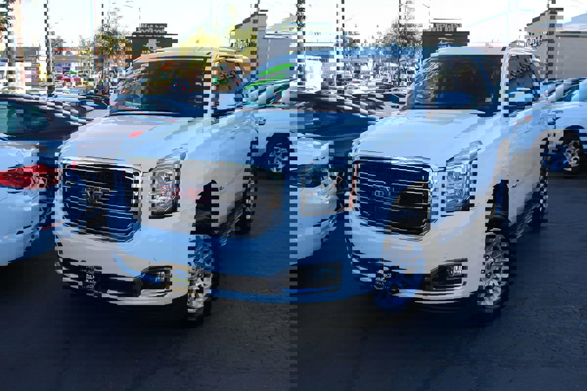 Used 2016 GMC Yukon SLE image 38