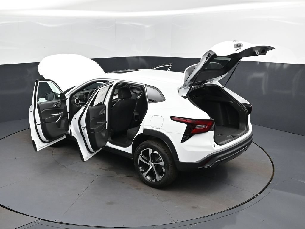 New 2026 Chevrolet Trax RS w/ Sunroof Package FWD image 2