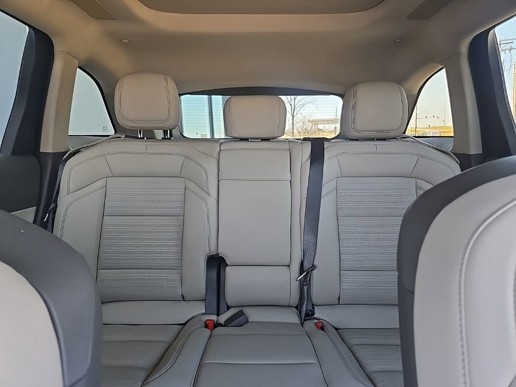 Used 2025 Lincoln Nautilus Reserve image 37