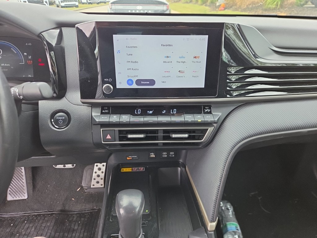 Used 2025 Toyota Camry SE FWD image 8