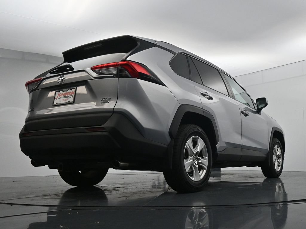 Used 2021 Toyota RAV4 XLE AWD/4WD image 40