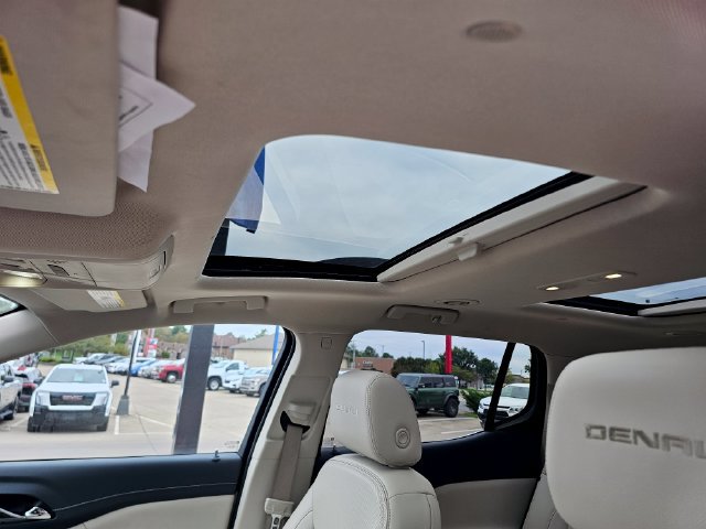 Used 2021 GMC Acadia Denali w/ Trailering Package AWD/4WD image 11