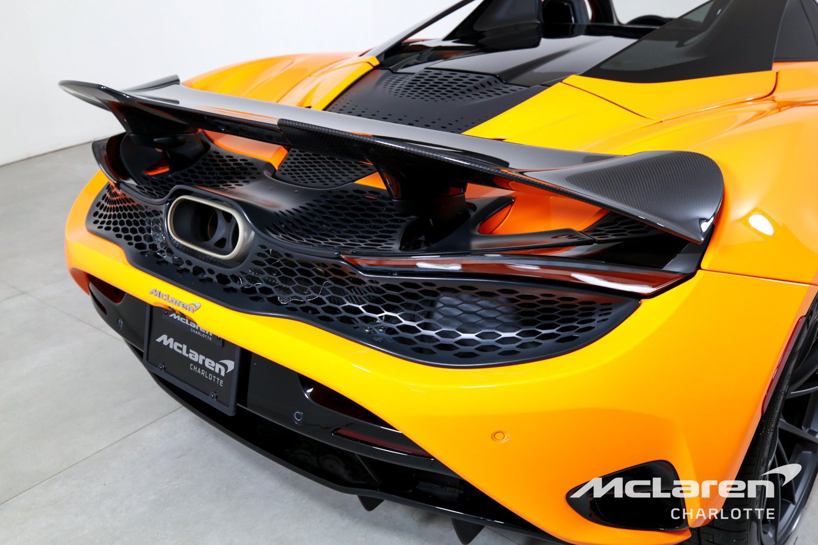 Used 2026 McLaren 750S Spider RWD image 28