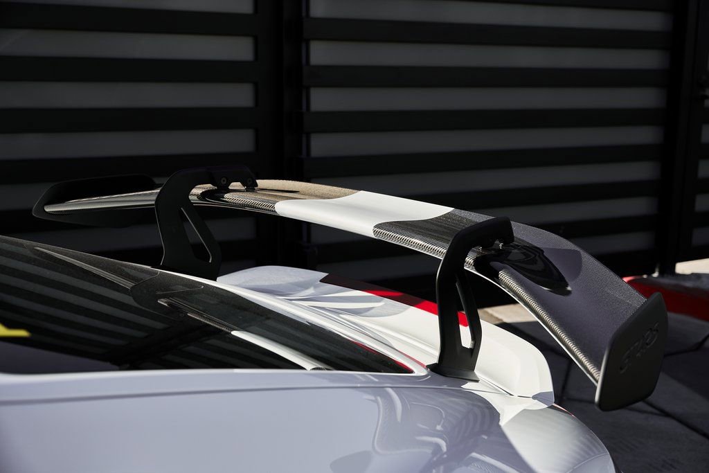 Used 2025 Porsche 718 Cayman GT4 RS w/ Weissach Package image 9