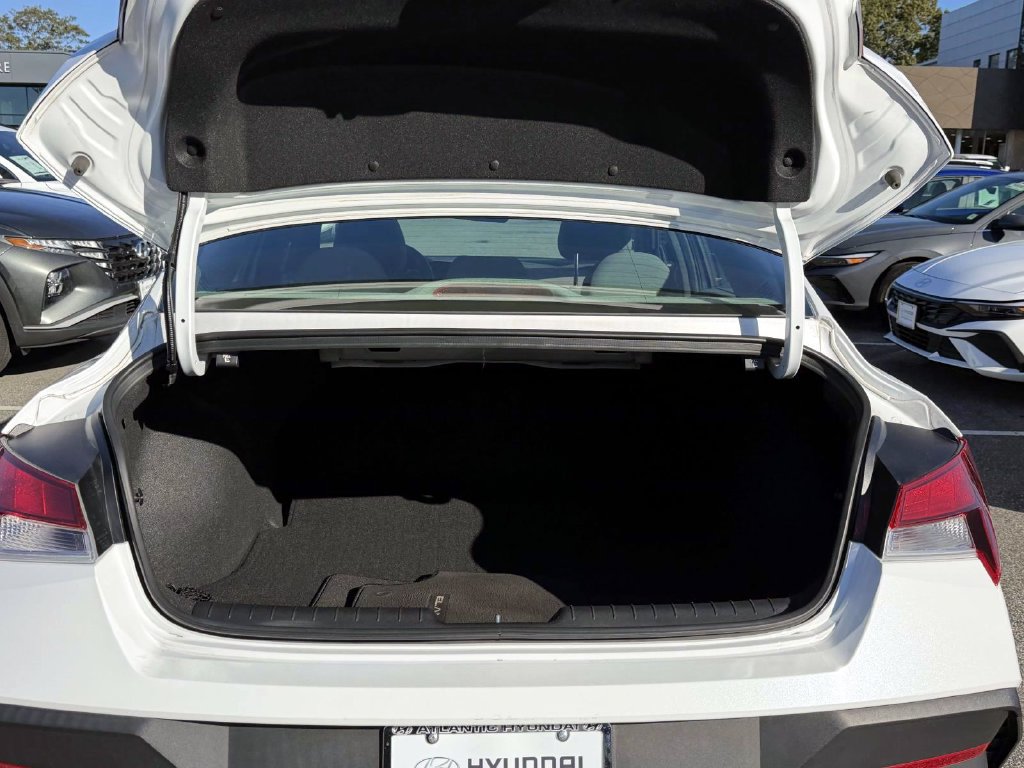 Certified 2024 Hyundai Elantra SEL FWD image 6