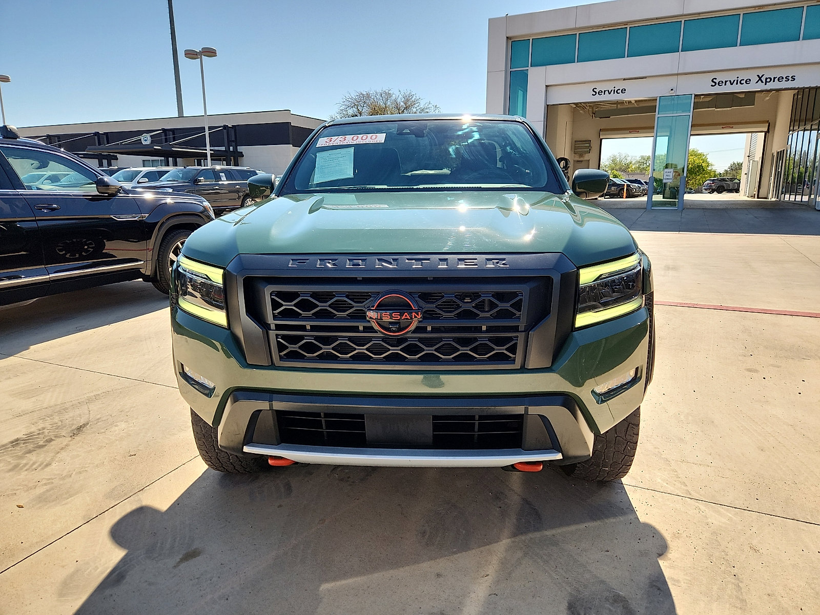 Used 2022 Nissan Frontier PRO-4X AWD/4WD image 2