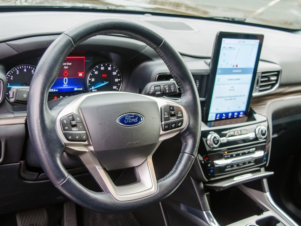 Used 2023 Ford Explorer Limited image 16