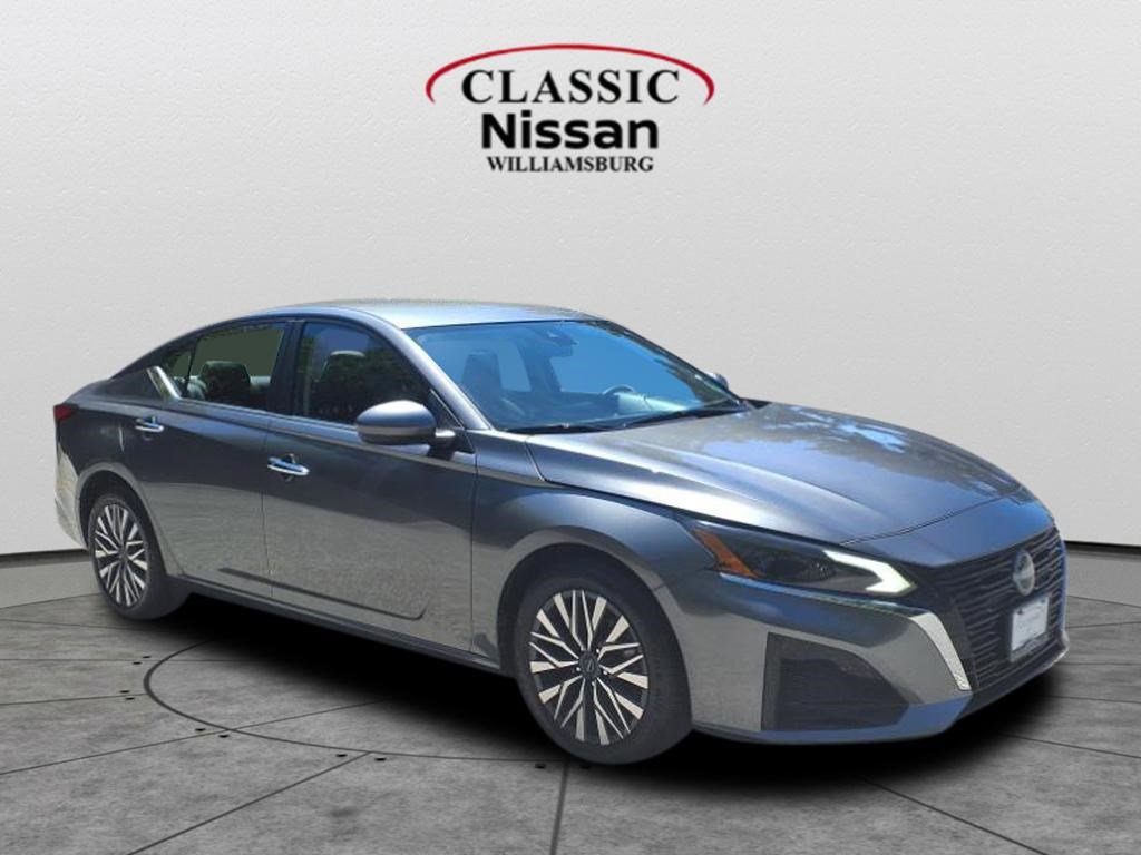 Used 2023 Nissan Altima 2.5 SV image 1