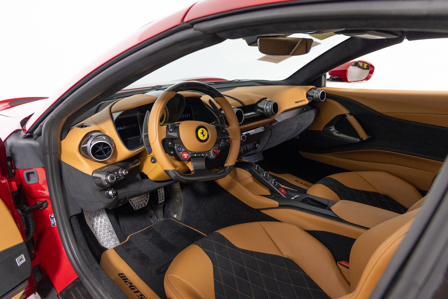 Used 2022 Ferrari 812 GTS RWD image 17