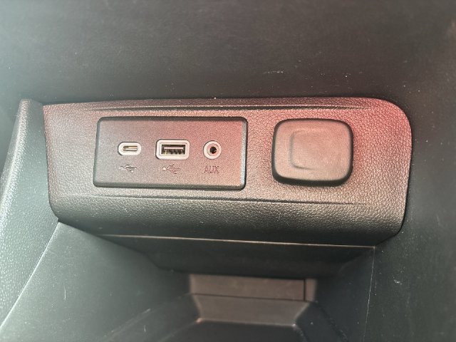 Certified 2023 Buick Encore GX Preferred w/ Cold Weather Comfort Package FWD image 26