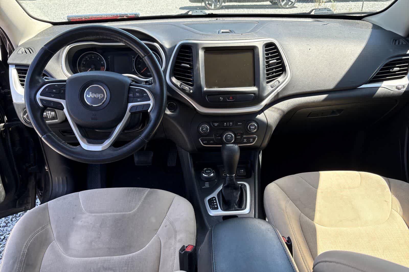Used 2015 Jeep Cherokee Latitude AWD/4WD image 4