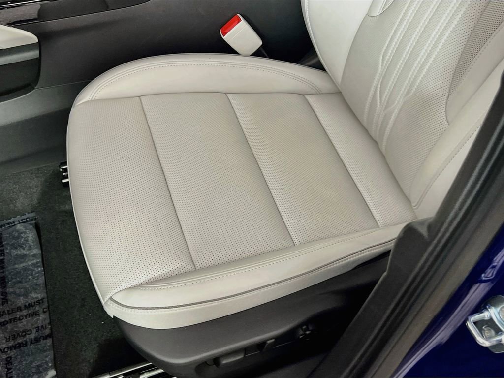 Used 2025 Buick Envision Avenir AWD/4WD image 17