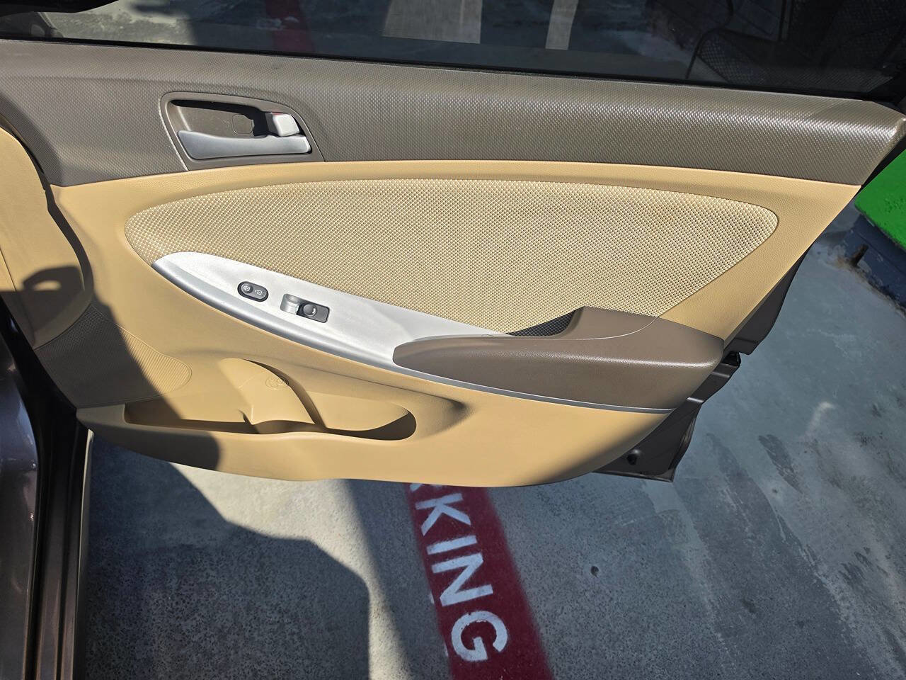 Used 2013 Hyundai Accent GLS FWD image 30