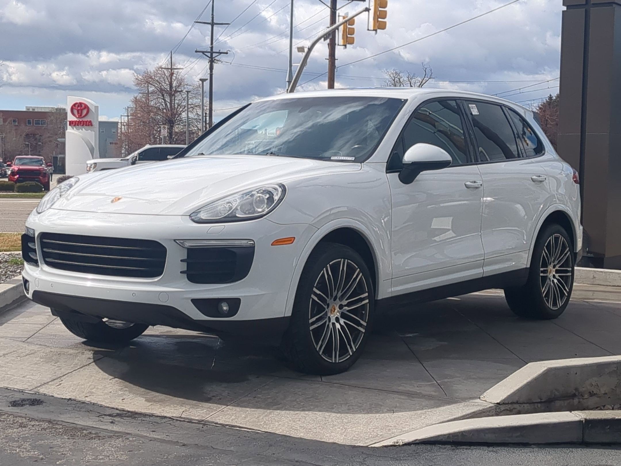 Used 2017 Porsche Cayenne Platinum Edition image 9