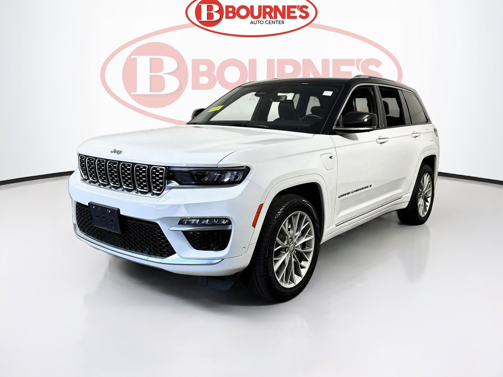 Used 2023 Jeep Grand Cherokee Summit w/ Luxury Tech Group V AWD/4WD image 8